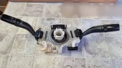 Перемикач/керування поворотниками склоочисників Mazda 6 17E539 0731B57