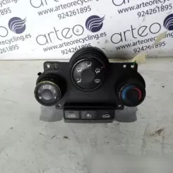Панель кондиціонера KIA Carens I 0K2FC61190