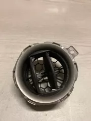 Opel Mokka Вентиляційна решітка під заднім бампером 1ha1a687605a 050731111b