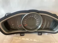 Одометр / спідометр Volvo V40 31453102 0392271