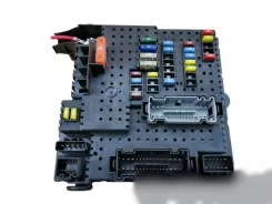 Рамка / модуль запобіжників Volvo XC90 30728512 06W384 28017881