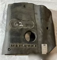 Audi A4 S4 B6 8E 8H Верхня кришка двигуна 058103721C 058103721D 058103721
