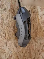 Передній гальмівний супорт Tesla Model 3 104462100F