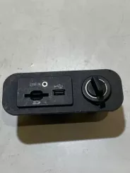 Роз'єм / USB-роз'єм Ford Mustang VI FR3T14F014AB 01215133252