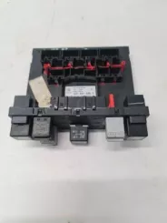 Блок реле Volkswagen Jetta V 3C0937049E 00194735 F005V00526