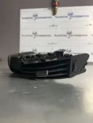 Opel Astra J Бічний вентиляційний отвір приладової панелі 13300564 0SB0008L