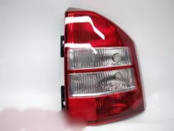 Задні ліхтарі на задніх дверях Jeep Compass 05303882AF