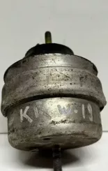 Volkswagen PASSAT B5.5 Кронштейн двигуна 8D0199379AE 0402242421